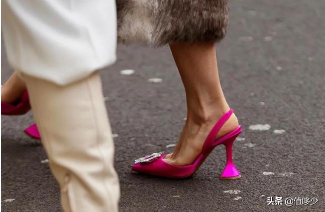 2020年爆款凉鞋,今年最流行的4款凉鞋