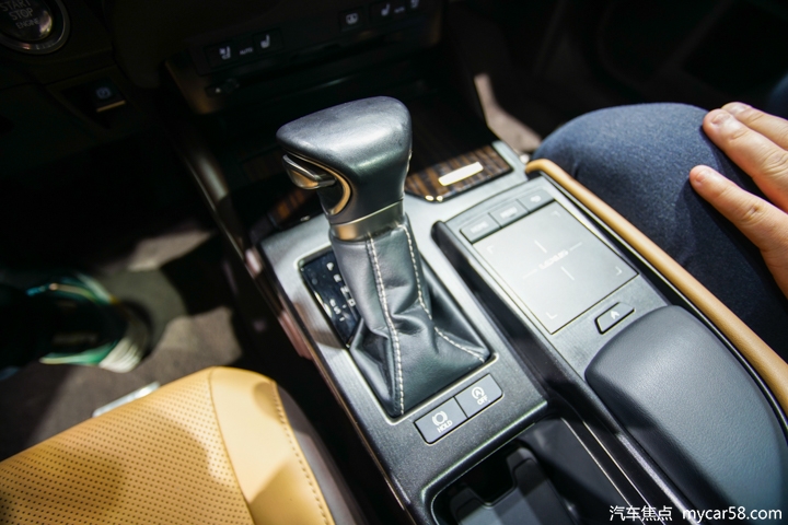 雷克萨斯es200内饰氛围感摆件,沉浸式体验新版雷克萨斯es200豪华