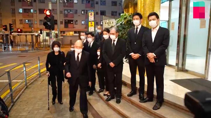 霍启刚郭晶晶罕见公开合照图文,霍启刚奶奶去医院探望郭晶晶视频