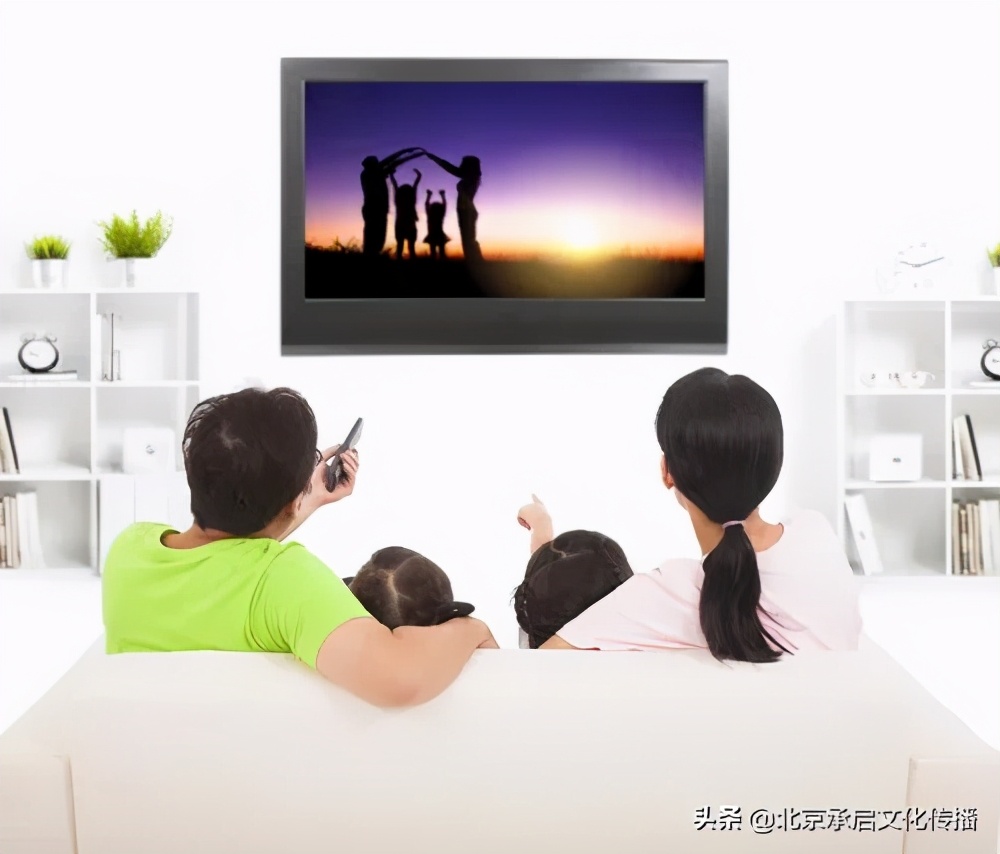 孩子爱看电视，父母不要粗*干暴**涉，这样引导更有效