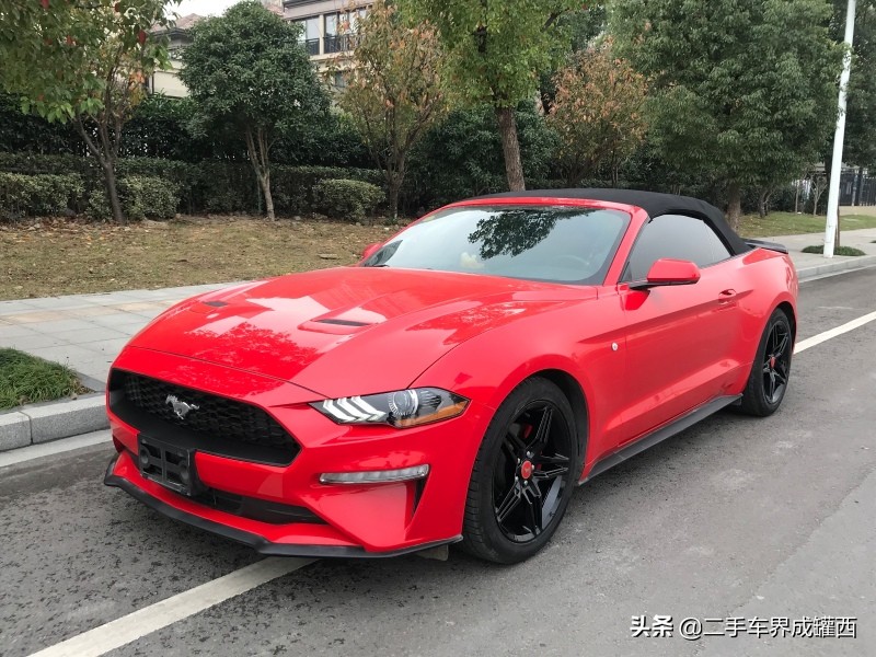 福特野马敞篷开启效果,平民跑车野马多少钱