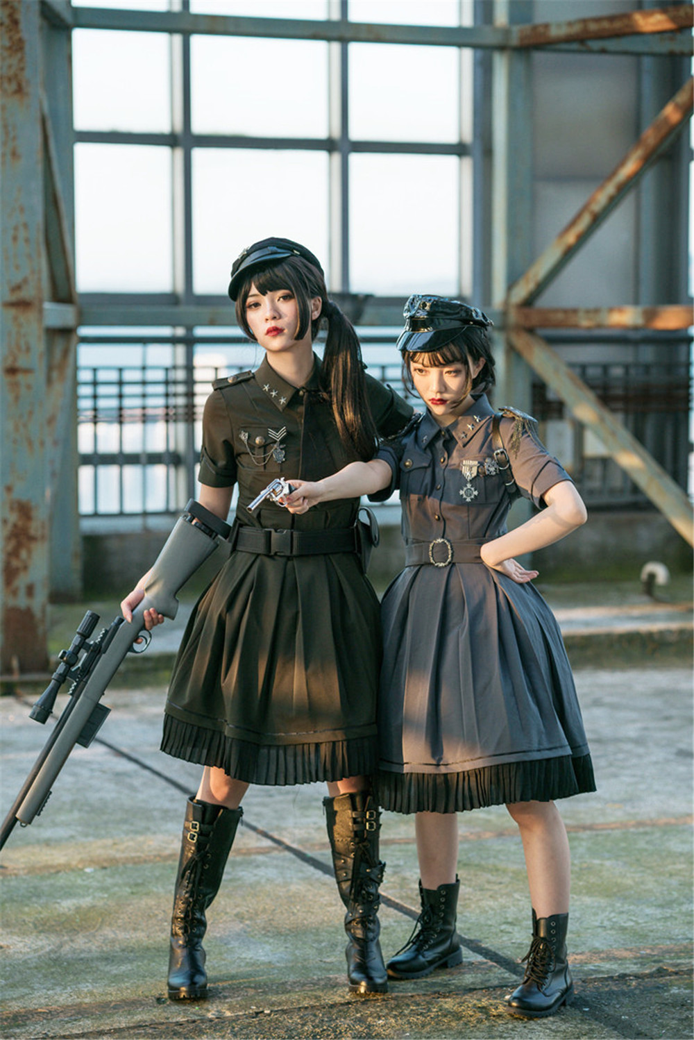 有种洛丽塔叫“军lo”，版型看似简单干练，lo娘却直呼驾驭不了