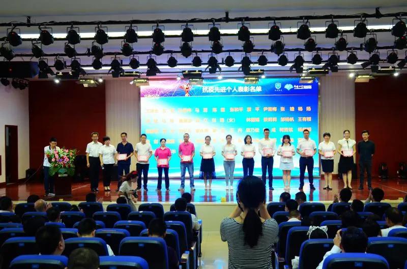 防控疫情决胜中考校长讲话,疫情防控高三年级考试