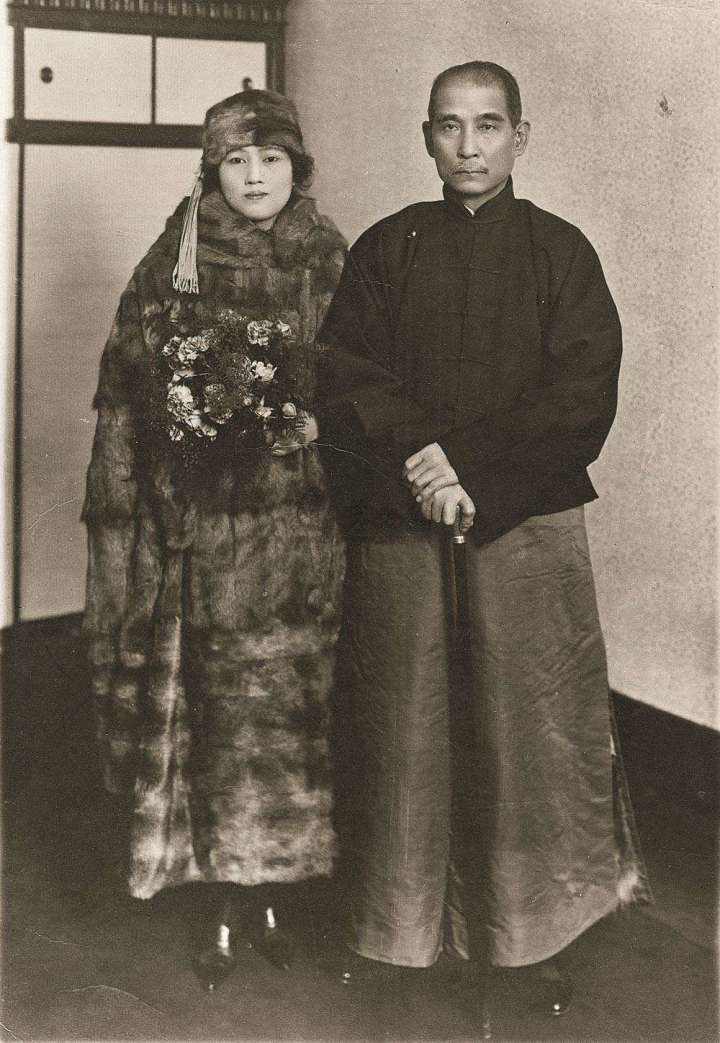 孙中山与宋庆龄在日本结婚，宋父为何要给孙中山下跪？