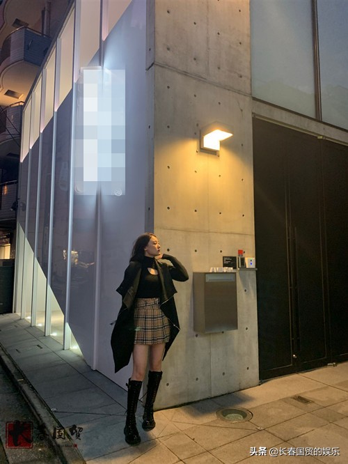 范志毅大女儿罕见现身探班父亲,范志毅二女儿近照