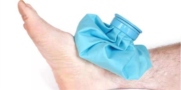 崴脚冰敷小技巧,崴脚怎么处理冰敷还是热敷