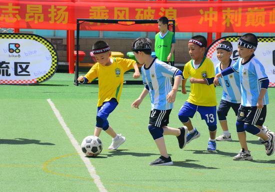 沃德兰·东大幼儿园易城园“沃沃足球赛”圆满落幕小球员诠释“体育精神”