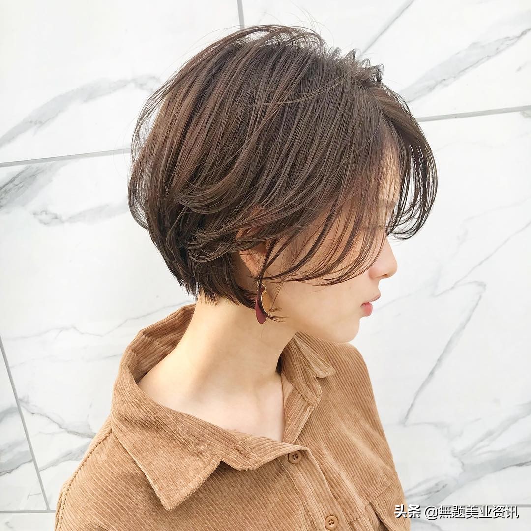 短发留长尴尬期发尾翘起来怎么办,短发发尾老是翘起怎么办