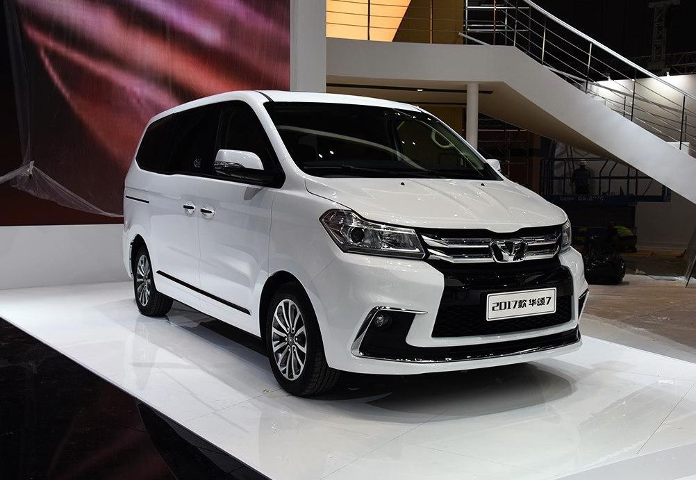 艾菲和埃尔法对比,华颂7和哪款车可以对比