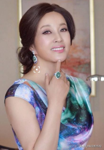 翡翠刘晓庆,中国翡翠女王刘晓庆坐拥百亿翡翠