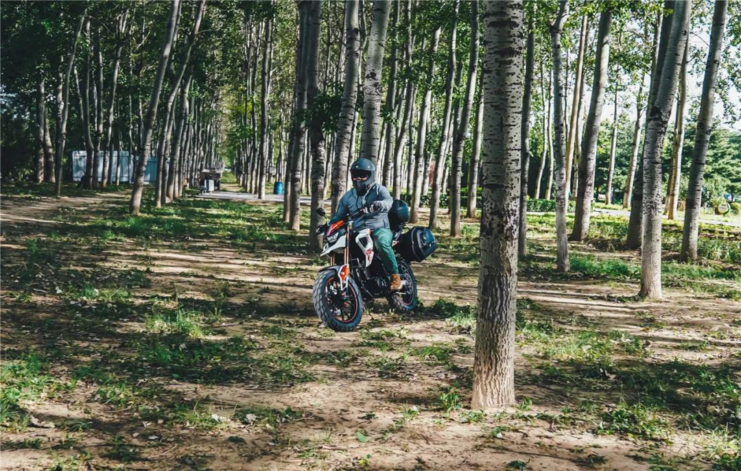 银钢铁拳250到底值不值得入手,1万左右的重型拉力车