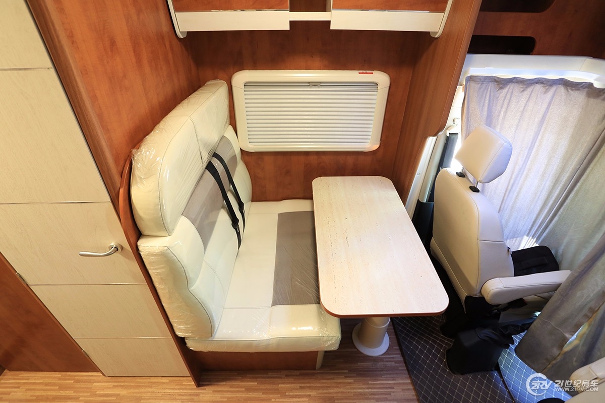 同级别车型谁敢跟它比轻量化！双会客区，实拍亚特plasy631房车