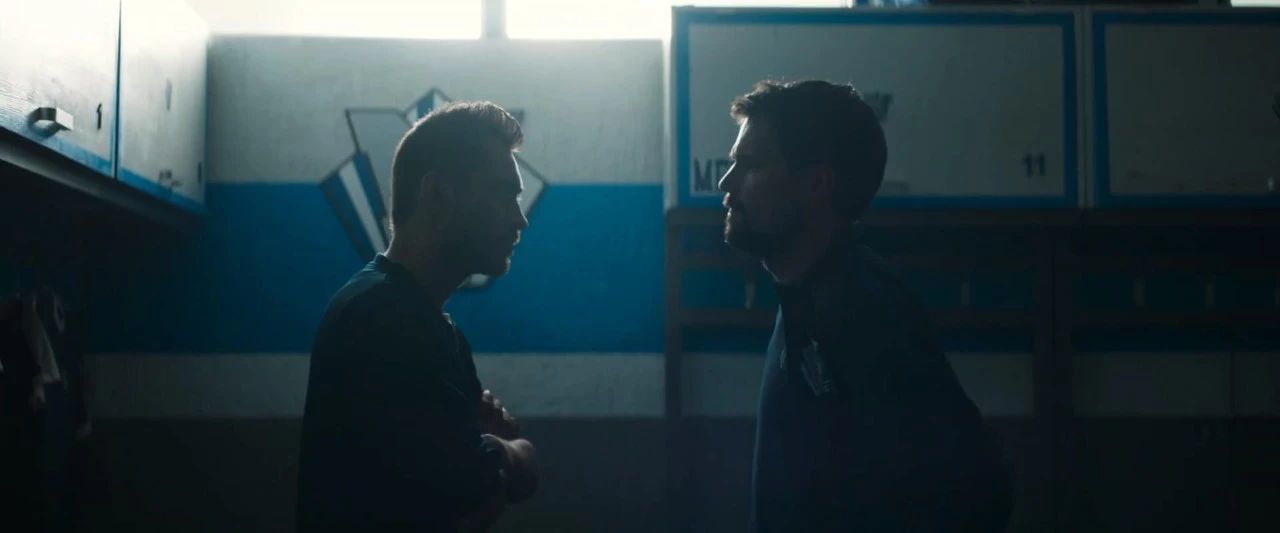 战斗民族文化,战斗民族踢足球的样子