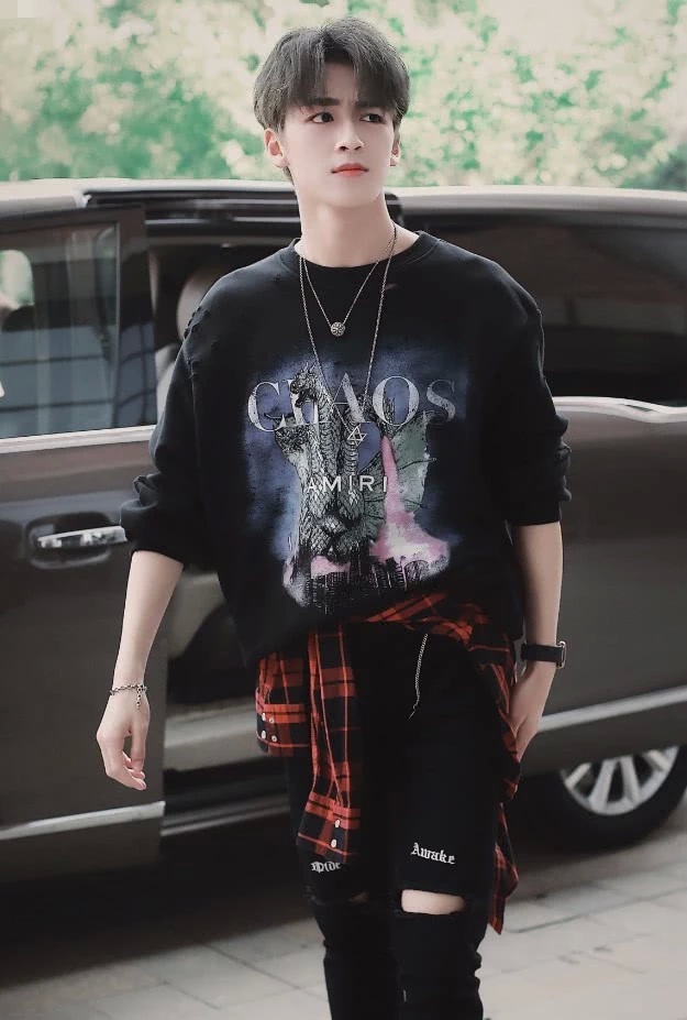 何洛洛彩色泡沫,何洛洛穿的什么鞋