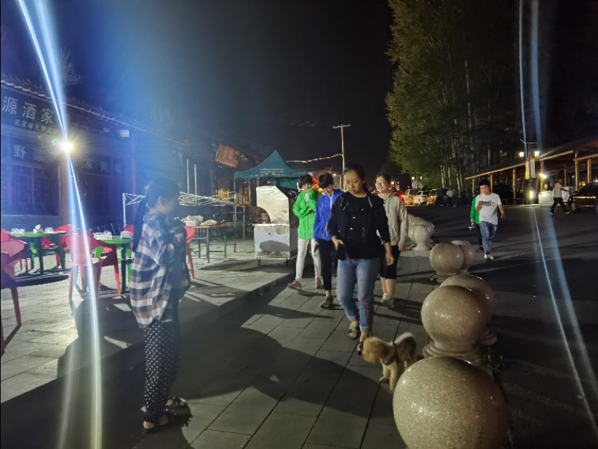 宿在驼梁，感受一种无忧的生活/郝贵云