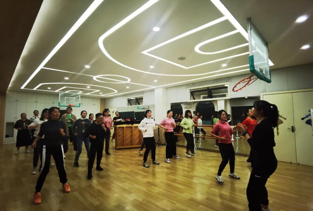 传统体育运动会开幕式,一年一度的运动会在学校拉开帷幕