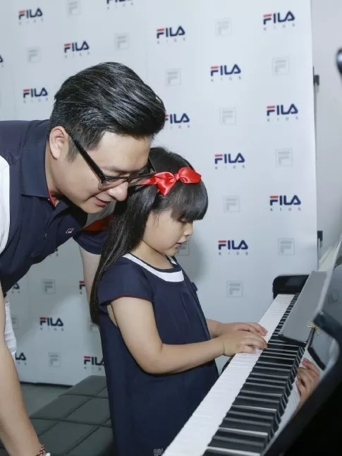 王诗龄戴的珠宝,王诗龄戴卡地亚手镯多少钱