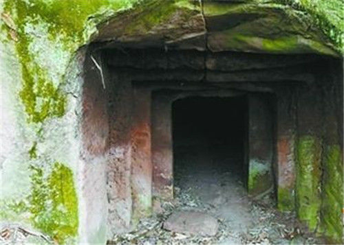 盗墓贼挖无价国宝,盗墓贼随手扔的布拍出高价