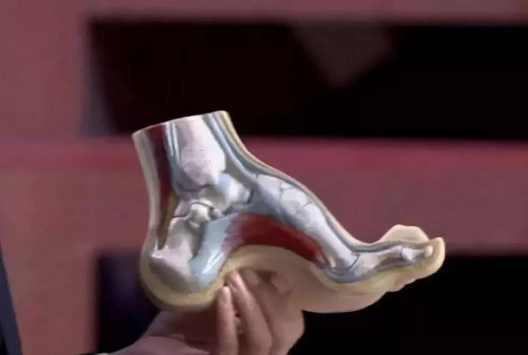 黄晓明回应“增高鞋垫”风波，高脚背的人，到底该如何选鞋？