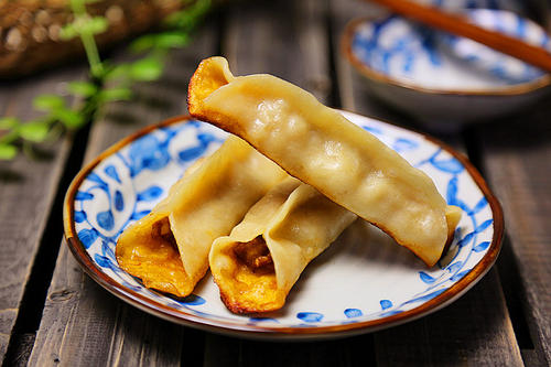 锅贴面糊用淀粉还是面粉,做锅贴怎么调水淀粉