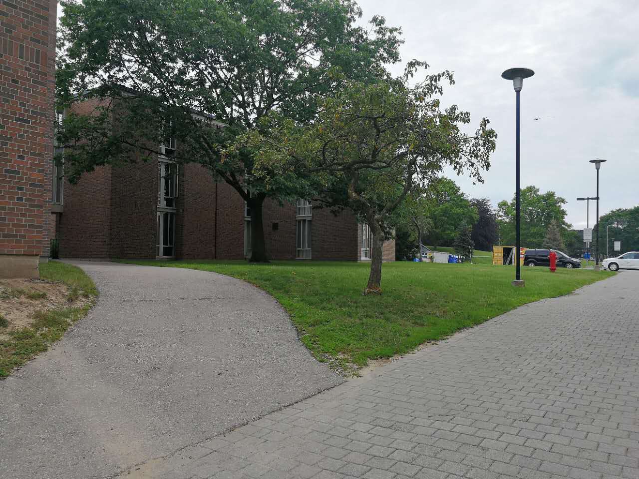 加拿大留学一个月花2万元,留学加拿大需要多少钱