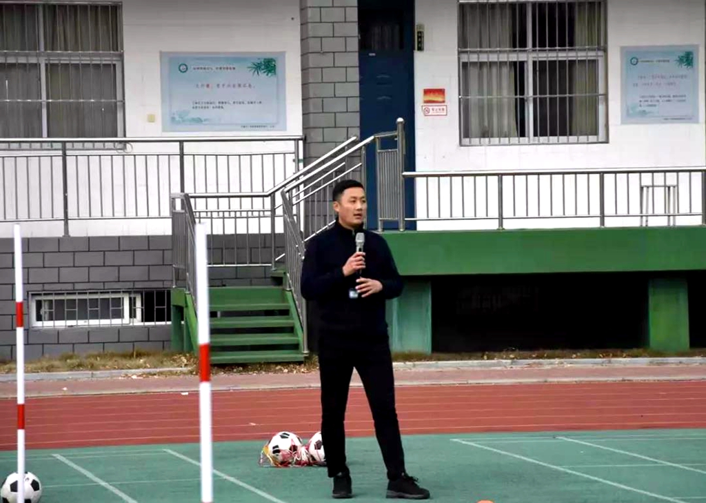 小学足球绕杆比赛方案,足球绕杆比赛小学