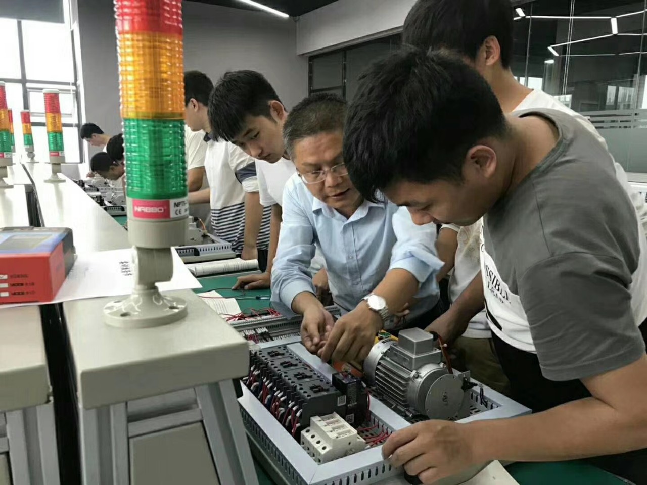 plc怎么控制三菱变频器,三菱plc怎样控制变频器