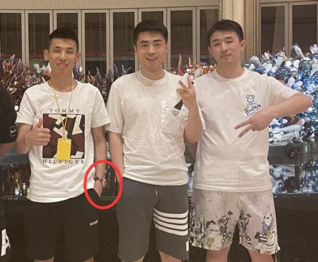 旭旭宝宝给儿子买百达翡丽,dnf旭旭宝宝百达翡丽