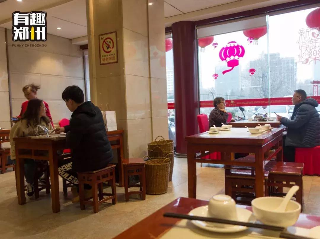 称霸紫荆山商圈40年的老店里，藏着郑州的人间烟火