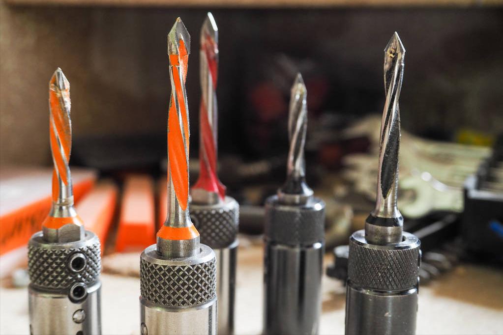 为什么钻头要区分黑色白色黄色,电钻黑色和银色钻头