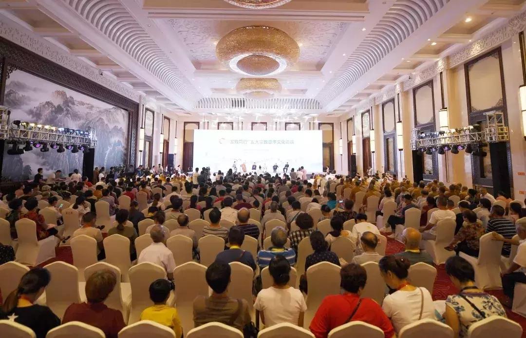 大爱无疆照亮自己温暖了别人,大爱无疆用心呵护