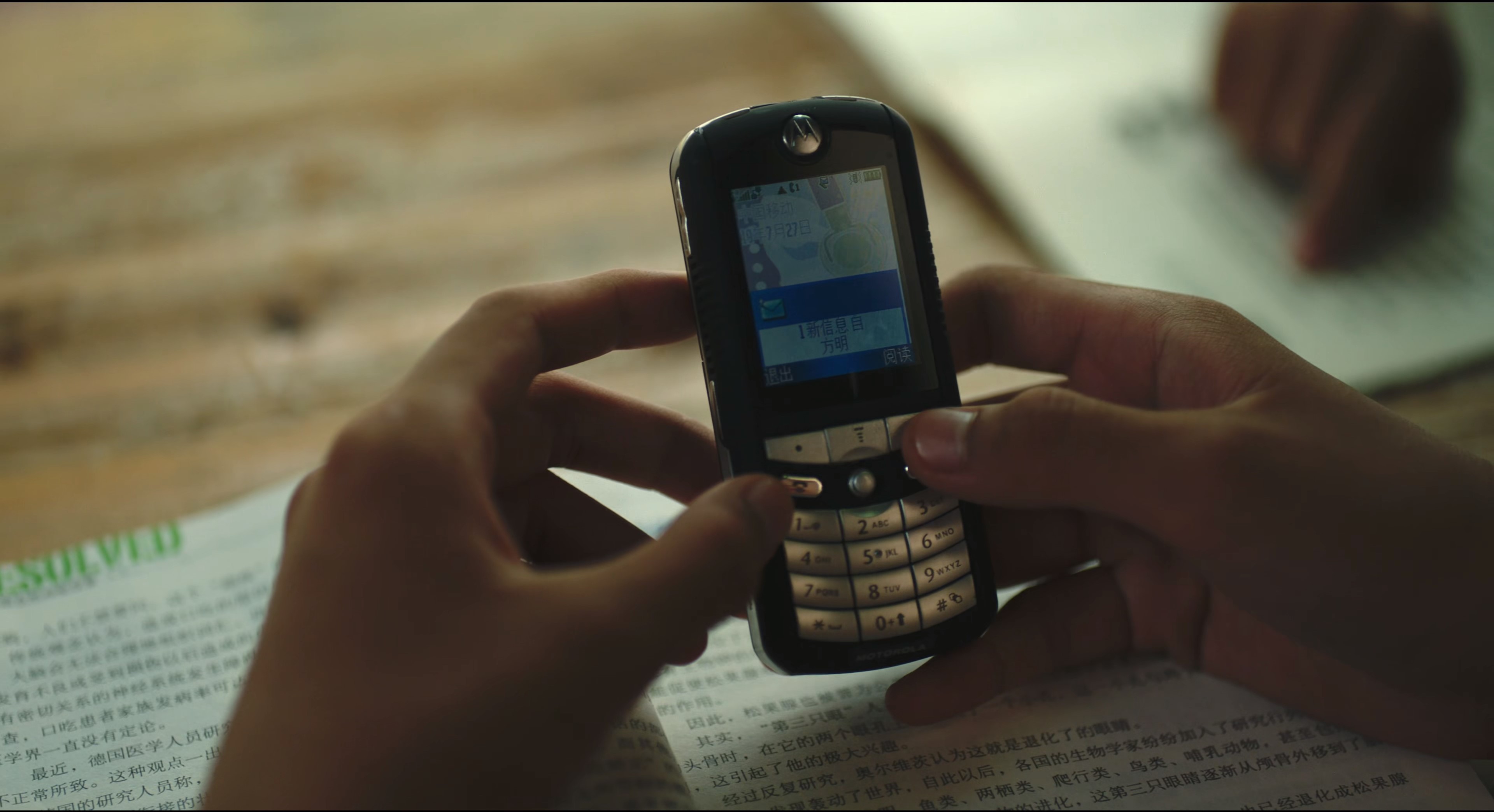 张东升约你去爬山，盘点《隐秘的角落》中角色们使用的手机型号
