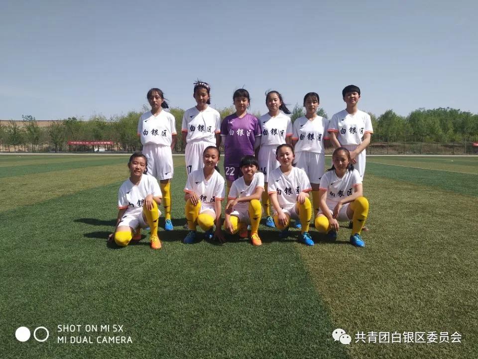 体育公益金助力足球,体育器材捐赠中学生