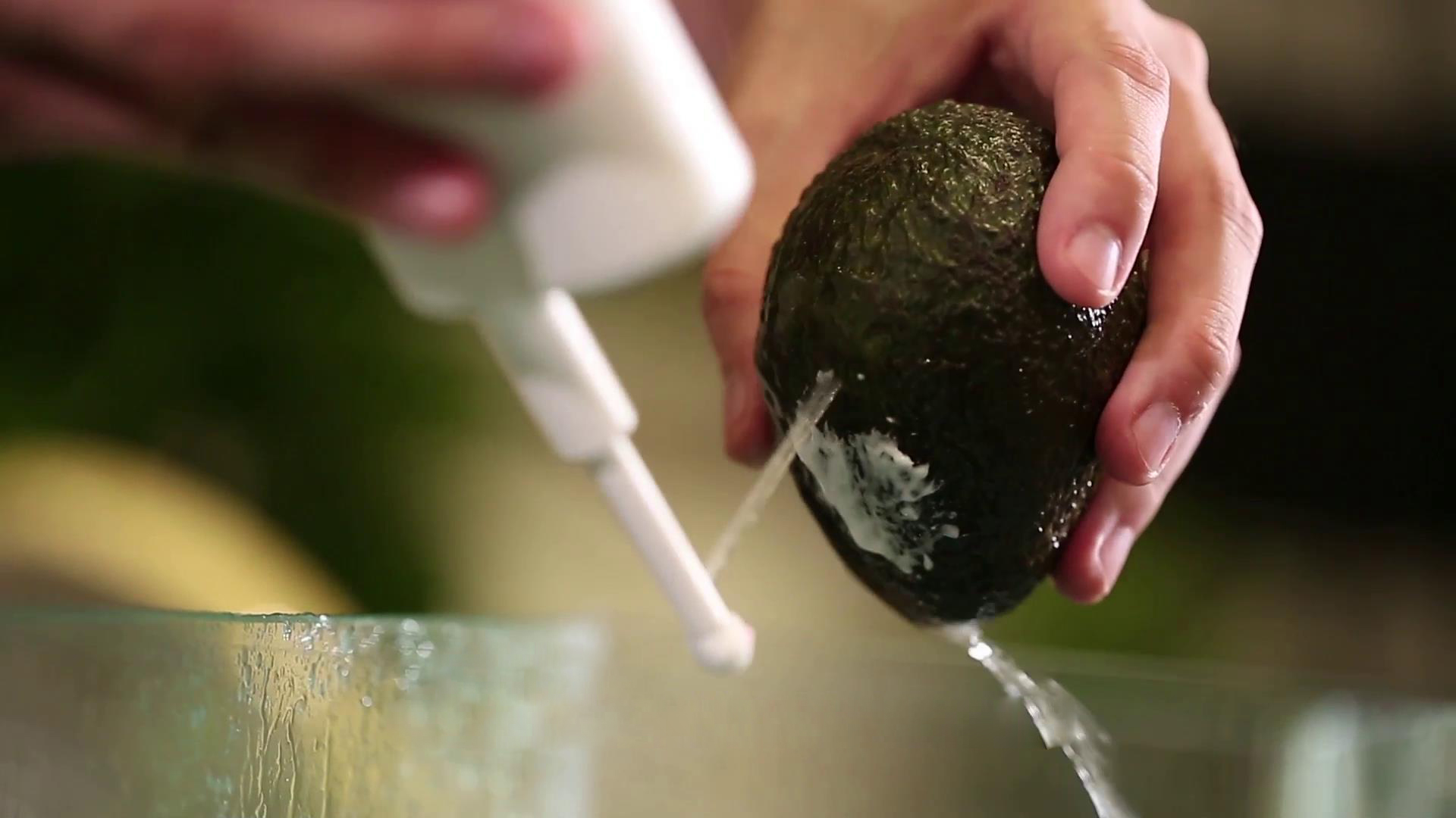 用水洗屁屁会带走水分么,用水洗屁屁有鲜血还有血丝