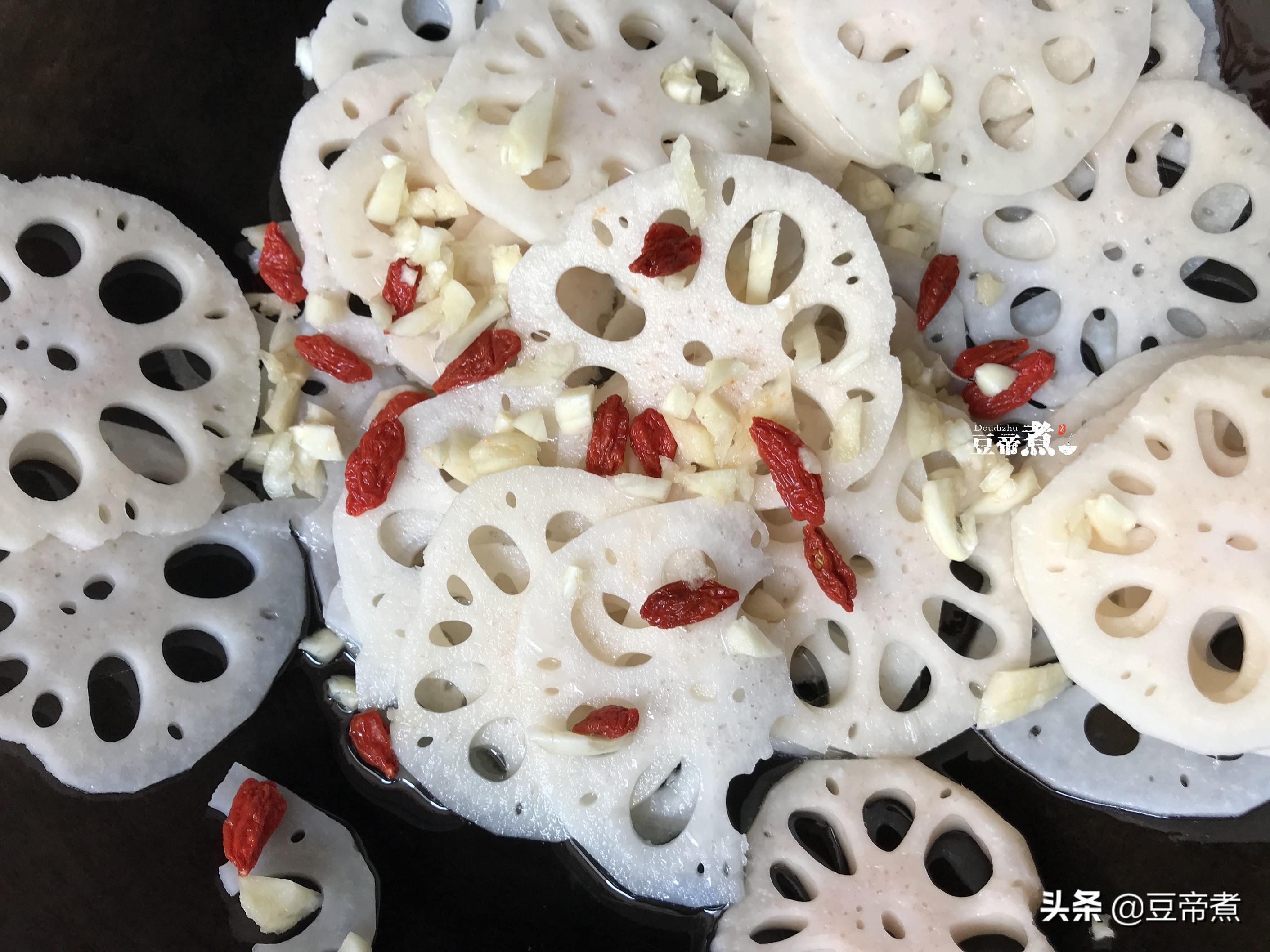 莲藕怎么炒清脆好吃,莲藕怎么样炒才不变色