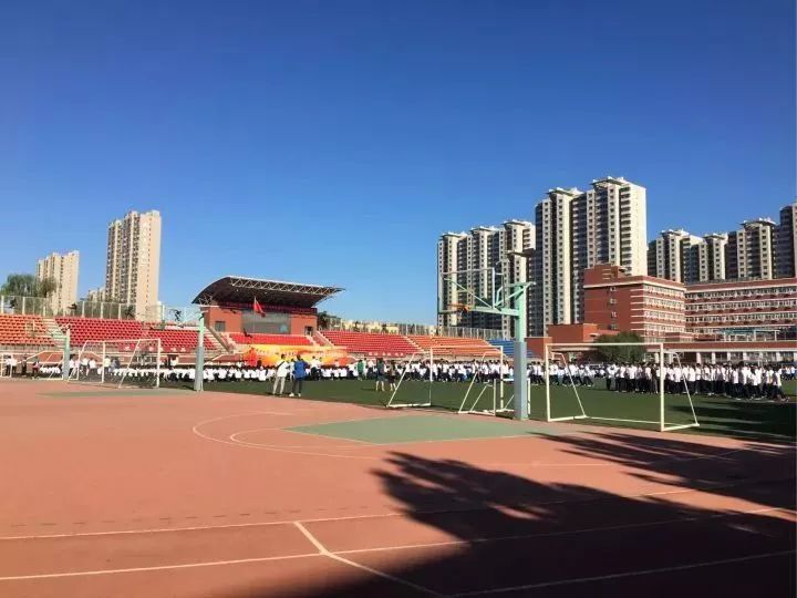 北京丰台十二中丽泽国际学校,北京丰台十二中一本211率