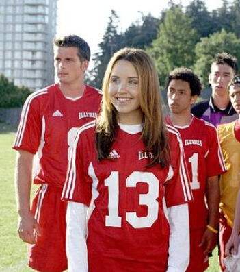 女孩女扮男装进入男生宿舍,女孩女扮男装进入男子学校的电影