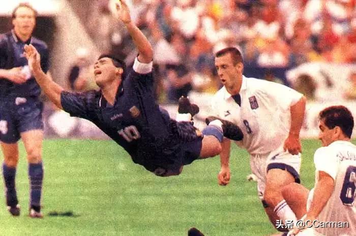 足球“上帝之手”:草根阶层公认史上第一球王,超脱体育政治领袖