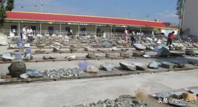 孔雀舞动的瑞丽市——详解云南瑞丽市翡翠玉石市场