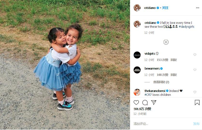 c罗为大儿子庆生,c罗为小朋友做庆祝动作