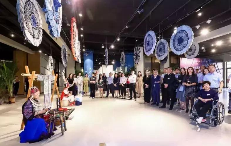 依文老总夏华现状,依文集团夏华照片