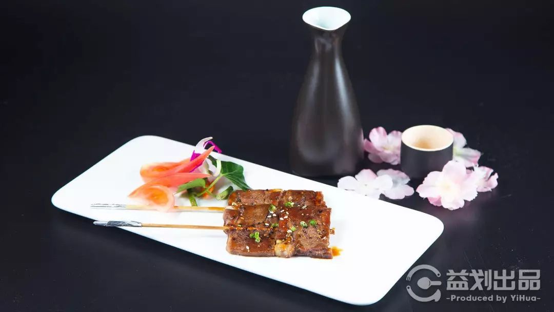 满满一大桌海鲜只要288元,满满一大碗16元吃到饱