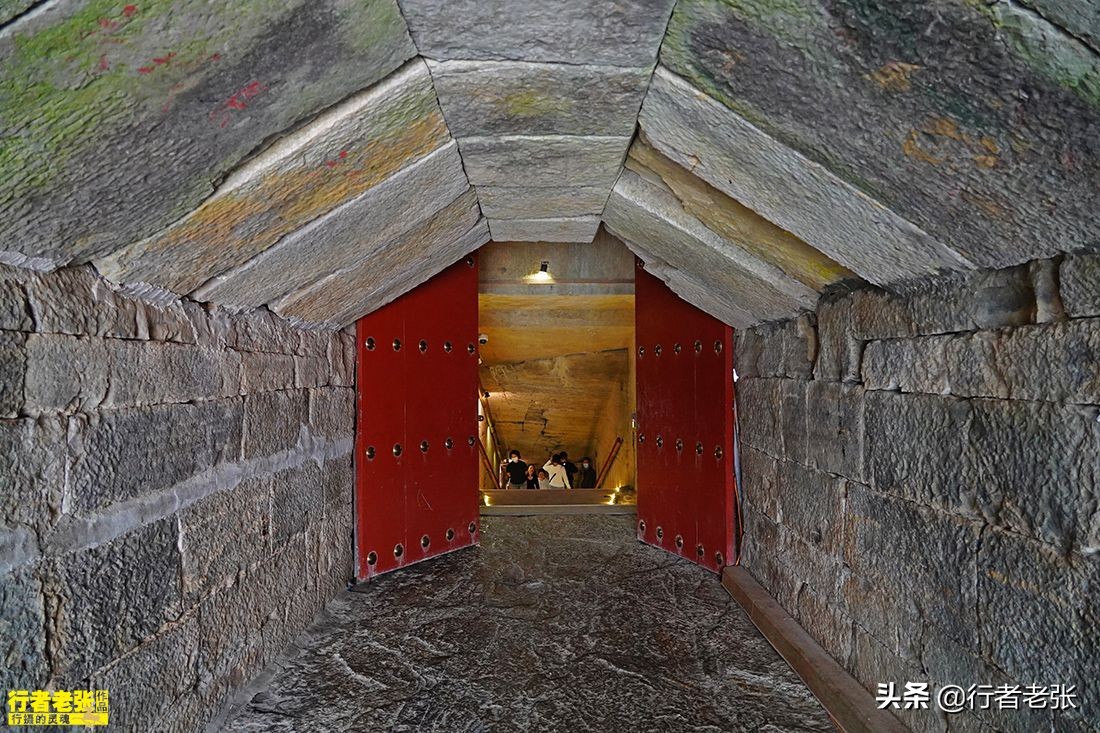 老款卫生间马桶,2000年前的冲水厕所