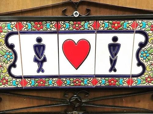 这是我第n次躲进厕所了