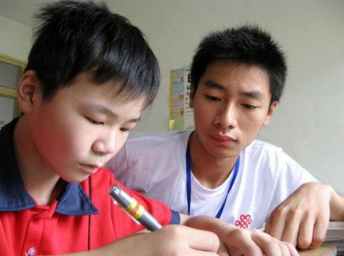 大学生在学校兼职有用吗,大学生兼职的利弊建议