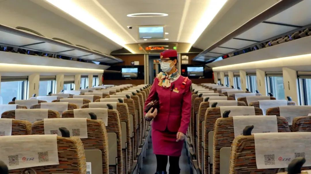 列车长一般在列车哪里,列车长属于什么段