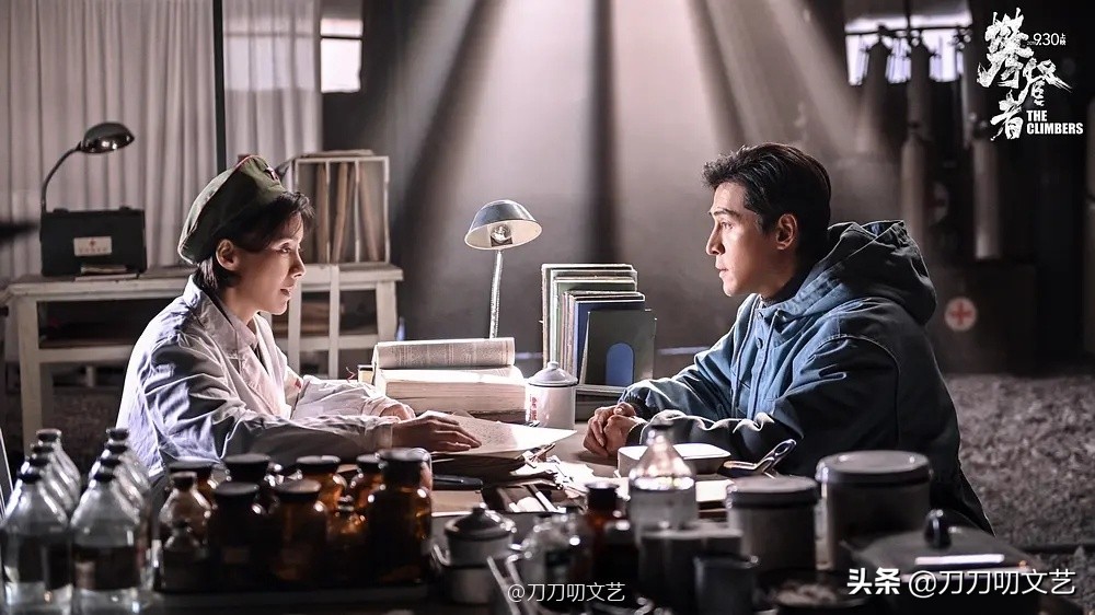 胡歌与攀登者原型互动满屏,攀登者胡歌幕后