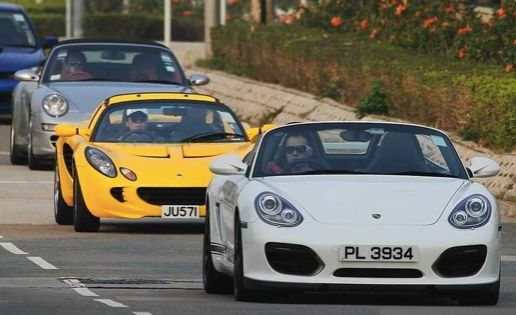 看看香港的私家车和地铁站你才知道什么叫快节奏生活