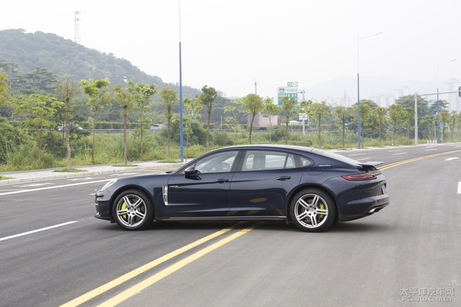 保时捷panamera混动深度测试 (全新保时捷panamera4s 2.9t试驾感受)