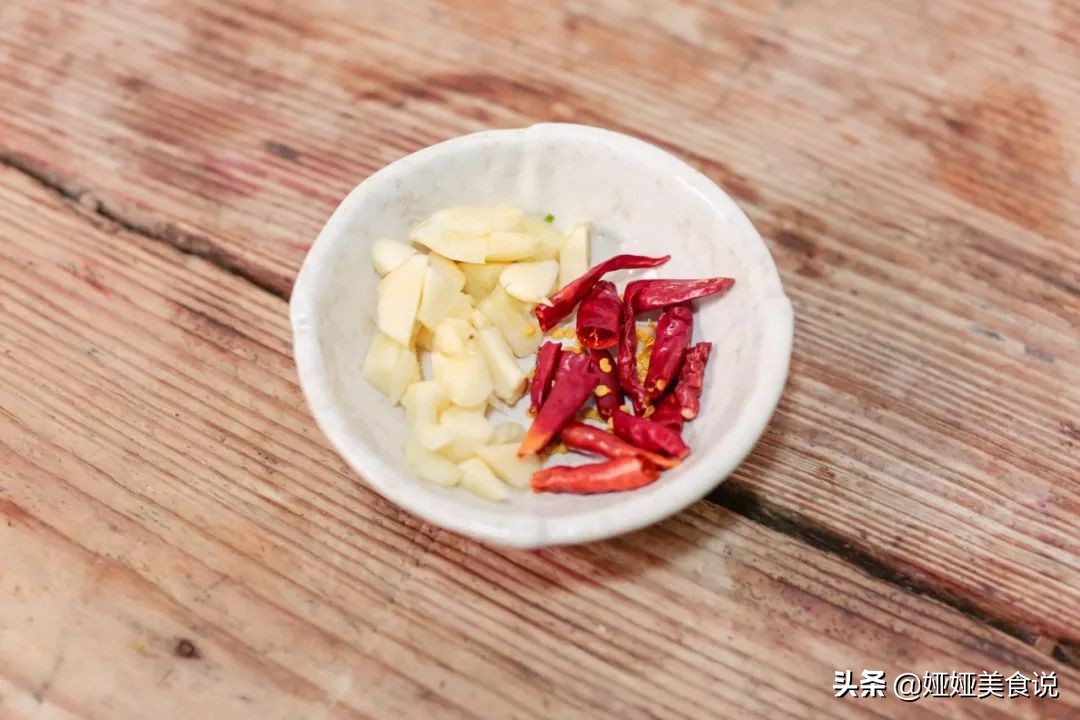 晚餐简单家常菜冬笋炒腊肉开胃菜,这才是竹笋炒腊肉真正的做法